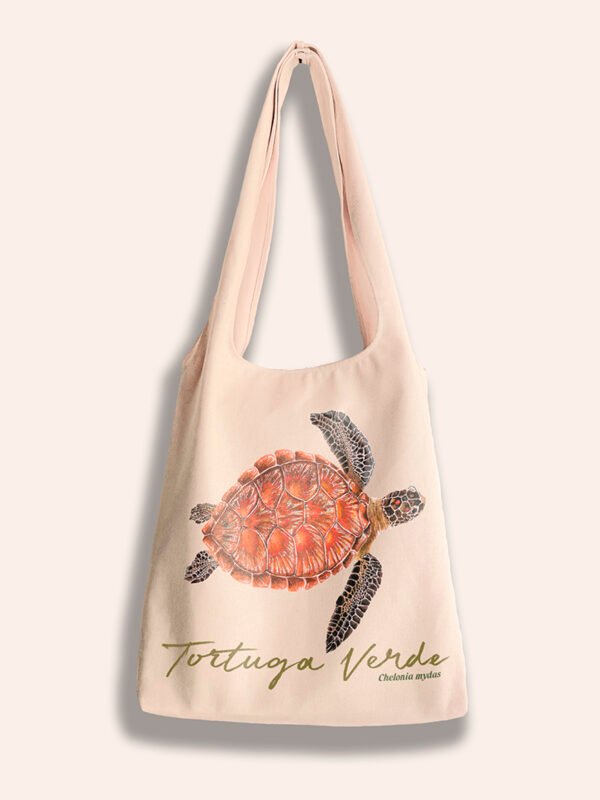 totebag_2026_0000s_0002_Tortuga 3.png Totebag “Tortuga Verde” – Chelonia mydas