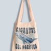 totebag_2026_0000s_0013_gigantes 3.png Totebag “Gigantes del Pacífico” – Megaptera novaeangliae